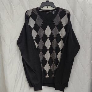 Van Heusen Black and Gray V-Neck Argyle Sweater